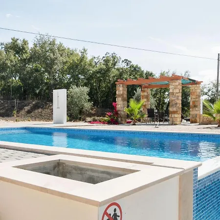 펜션 Holdiay Home In Lisbon With Private Pool *