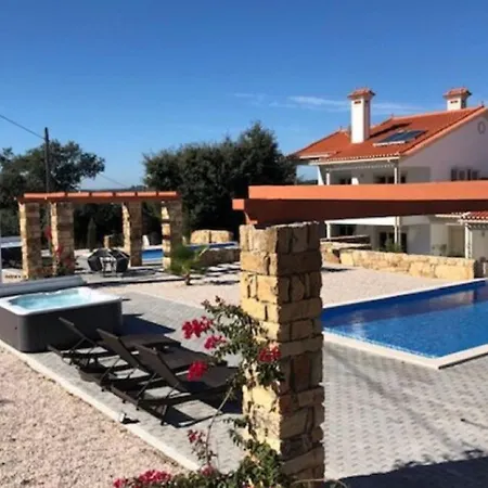 Modern In Lisbon With Private Pool & Jacuzzi!casa Aurelie Holiday home