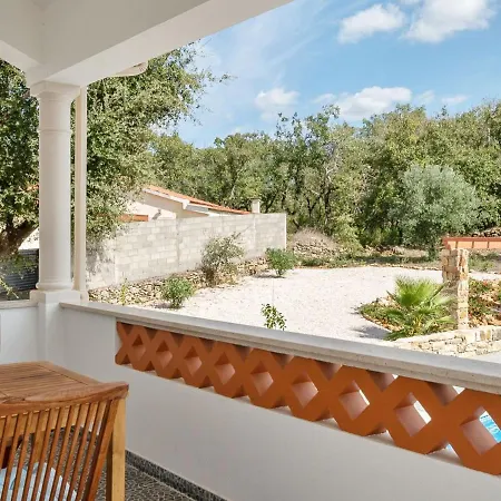 Modern In Lisbon With Private Pool & Jacuzzi!casa Aurelie Holiday home Almogadel