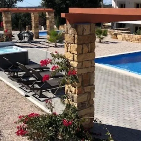 Modern In Lisbon With Private Pool & Jacuzzi!casa Aurelie Holiday home Almogadel